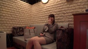 キツネ顔の巨乳美人がエロハメで悶絶！クンニと正常位でビクビク絶頂、顔射で終わる濃厚SEX