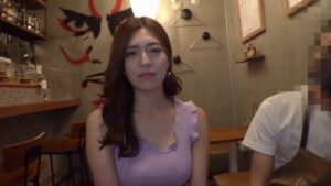 経営難のカレー屋で繰り広げられる、巨乳妻の他人棒奉仕と中出しセックス