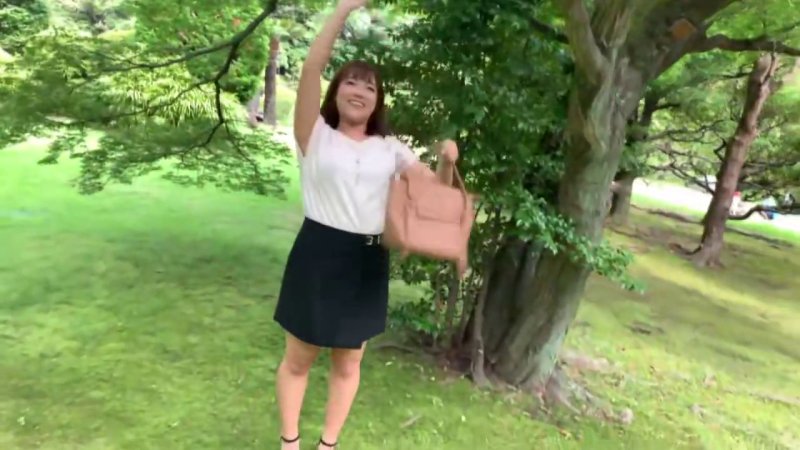 ぽっちゃり爆乳人妻、イケメンちんぽでじゅぶ濡れ！乳ぶるんぶるんの連続イキ