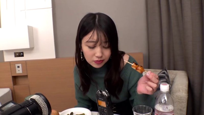 耳元を狂わせる激しく甘い吐息！痴女女神がちゅぱちゅぱと乳首を舐めるASMR