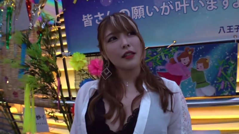 ハプニングバーの夜に咲く、変態女子と絶倫男優の官能的な交わりと絶頂の物語