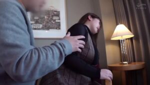 素人娘のGカップ美乳が揺れる！痴女フェラとパイズリの淫靡なハメ撮り体験