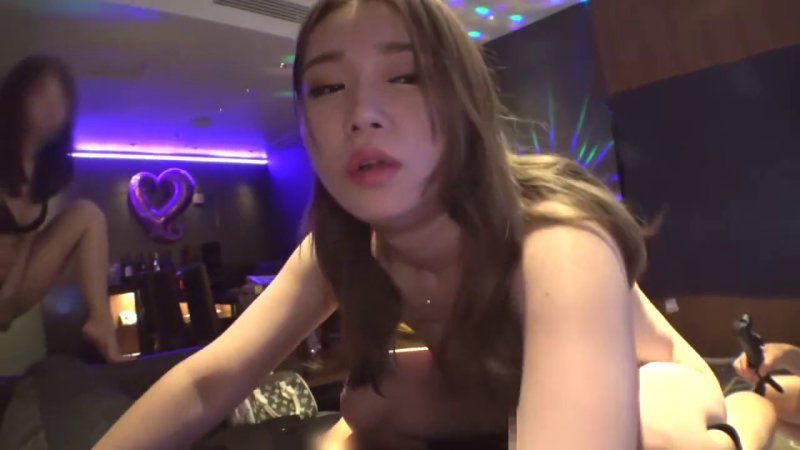 髪を引っ張られながら感じる！ギャルのご奉仕フェラとガン突きぱんぱん側位