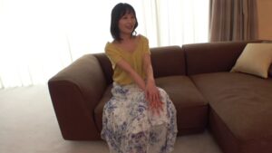 寂しさから応募したスレンダー美熟女、初撮りで見せるパンパン海老反りパコ！